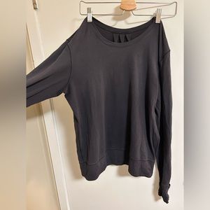 Well worn lululemon nulu long sleeve pullover, fits like a m/l, black